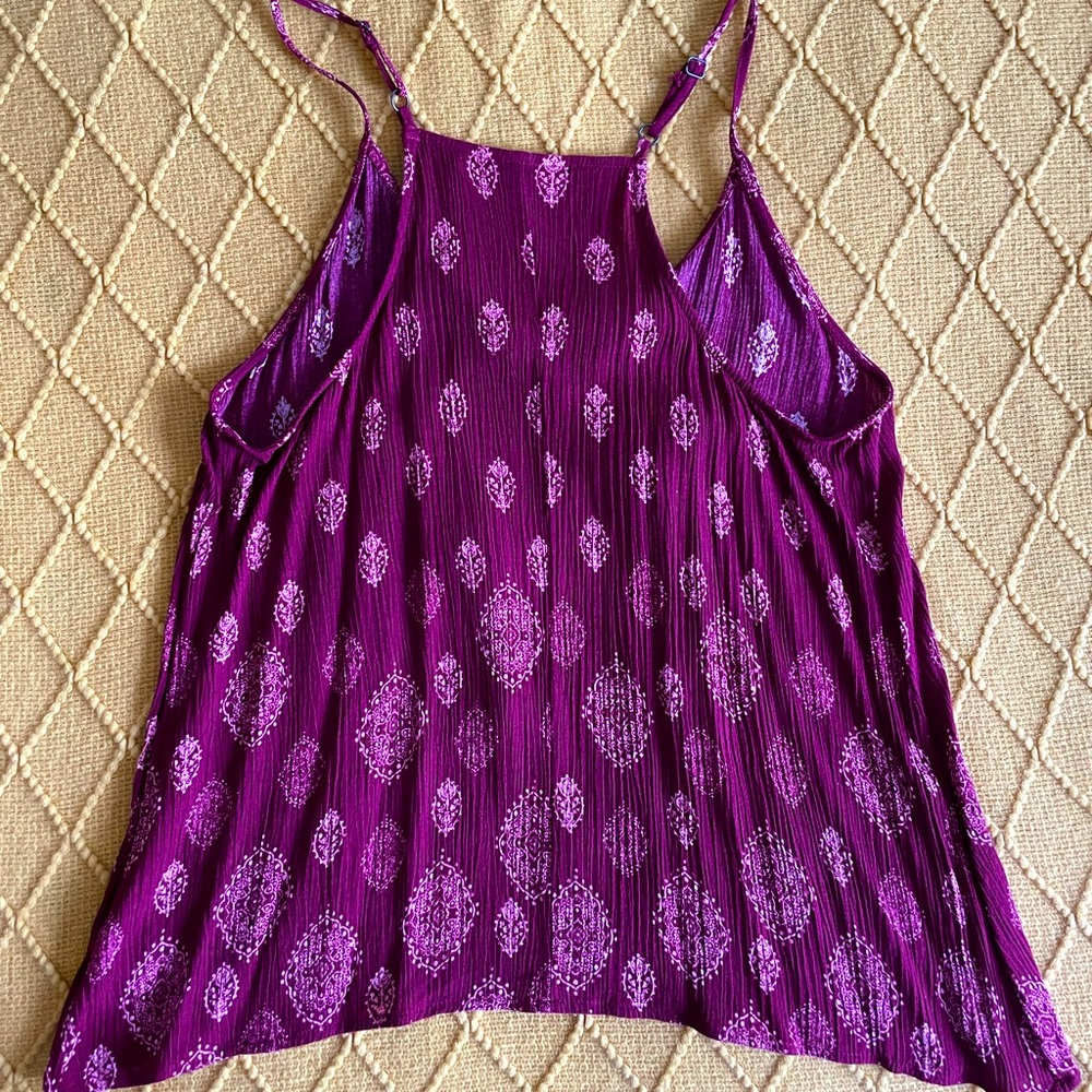 LUQ Tank Top - Picture 3 of 3